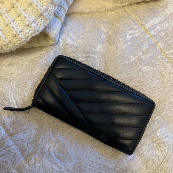 Tory Burch Black Quilted Wallet - Picture 2 of 3